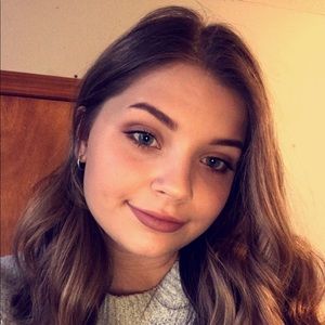 Meet your Posher, Chloe